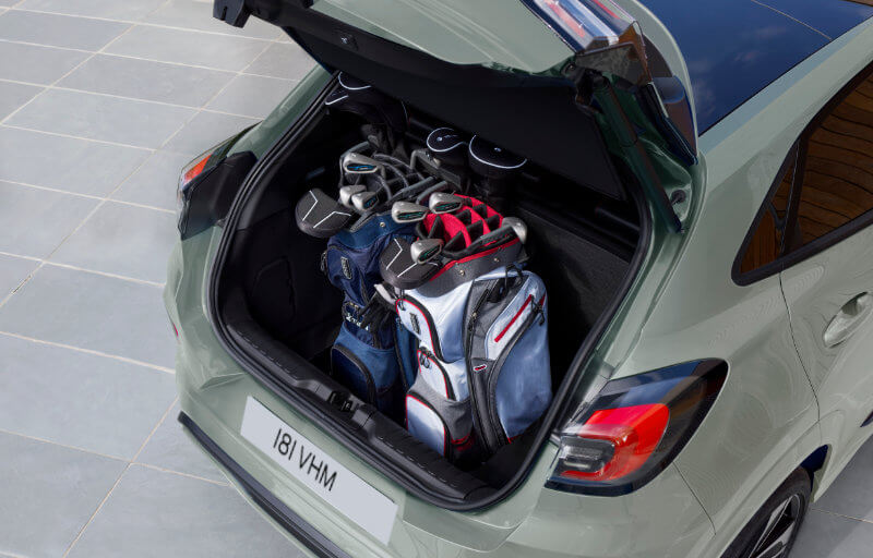 Nouvelle Ford Puma Espace de chargement avec équipement de golf